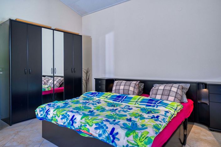 Image No.13-3 Bed House for sale