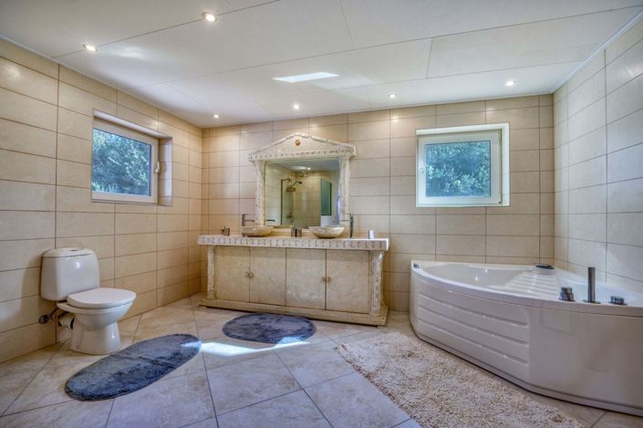 Image No.16-3 Bed House for sale