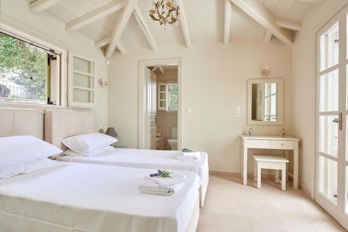 Image No.8-3 Bed House for sale