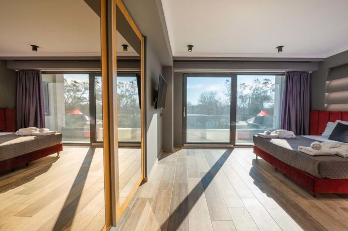 Image No.7-7 Bed House for sale