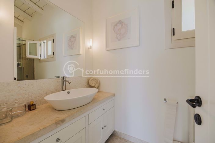 Image No.18-4 Bed House for sale