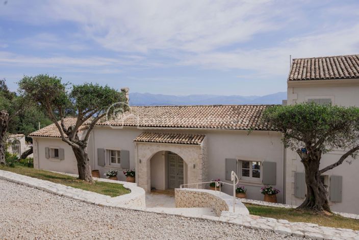 Image No.8-4 Bed House for sale