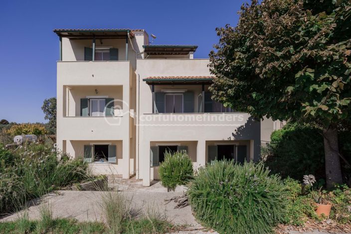 Image No.1-5 Bed House for sale