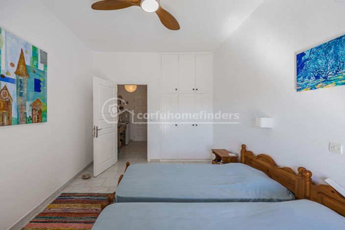 Image No.12-5 Bed House for sale