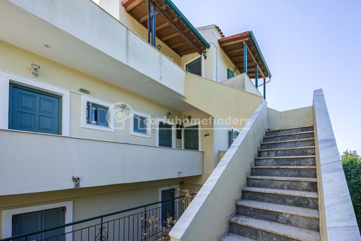 Image No.17-5 Bed House for sale