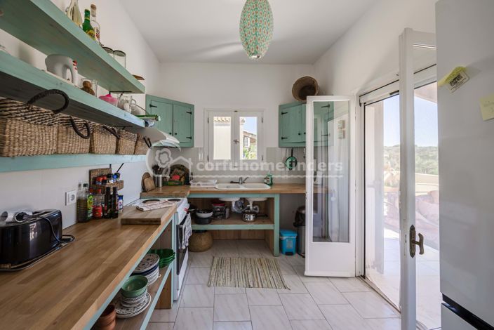 Image No.8-5 Bed House for sale