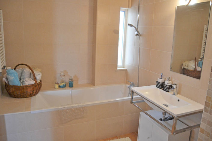 Image No.8-5 Bed House for sale