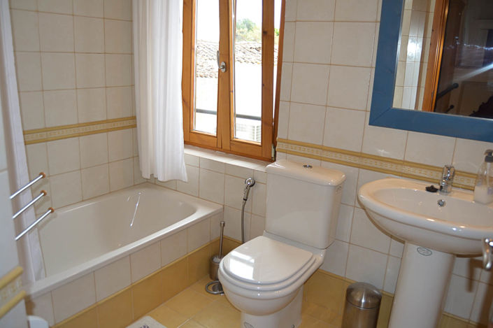 Image No.8-3 Bed House for sale