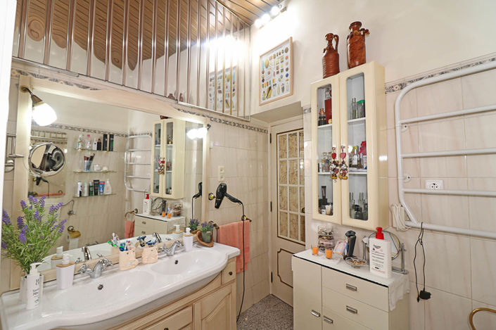 Image No.7-5 Bed Townhouse for sale