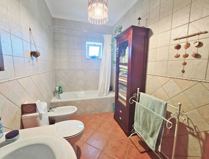 Image No.8-2 Bed House for sale