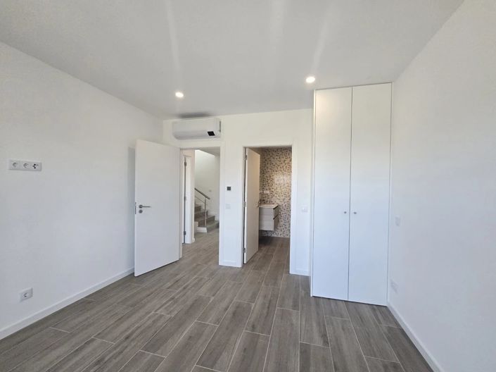 Image No.6-3 Bed Villa for sale