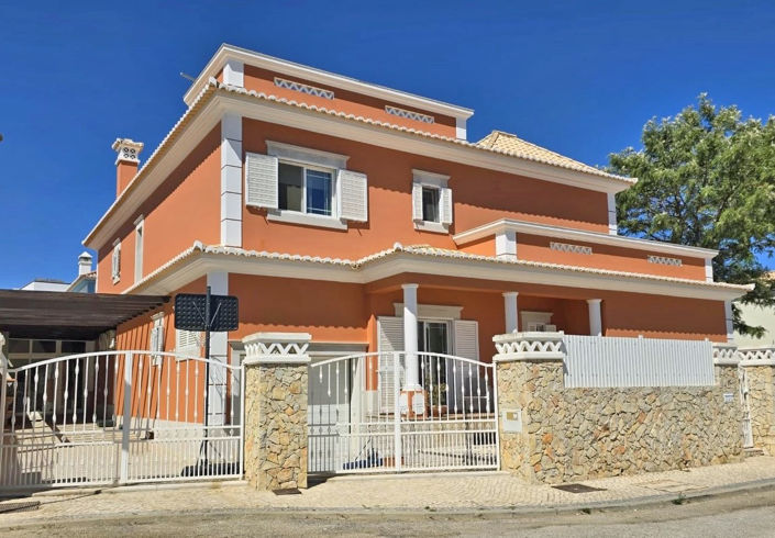 Image No.1-4 Bed Villa for sale
