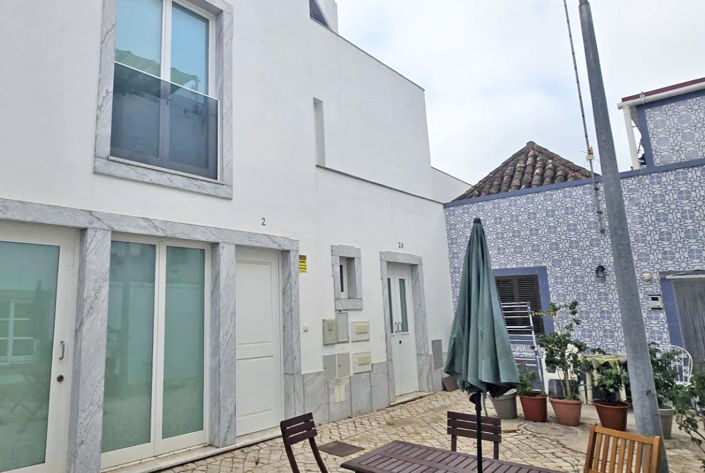Image No.1-1 Bed Townhouse for sale