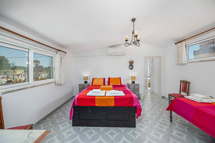 Image No.6-4 Bed House for sale