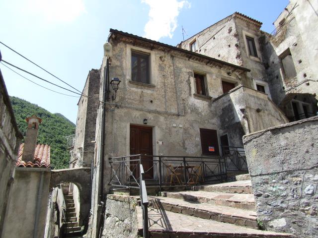 Image No.1-1 Bed Townhouse for sale