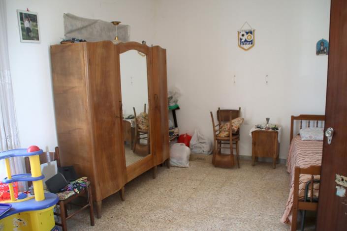 Image No.10-2 Bed Farmhouse for sale