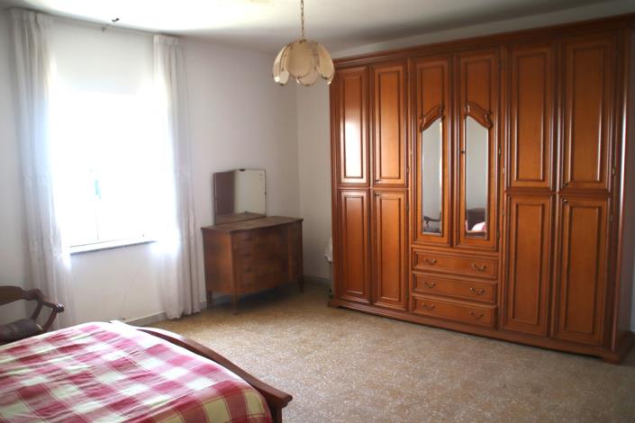 Image No.12-2 Bed Farmhouse for sale