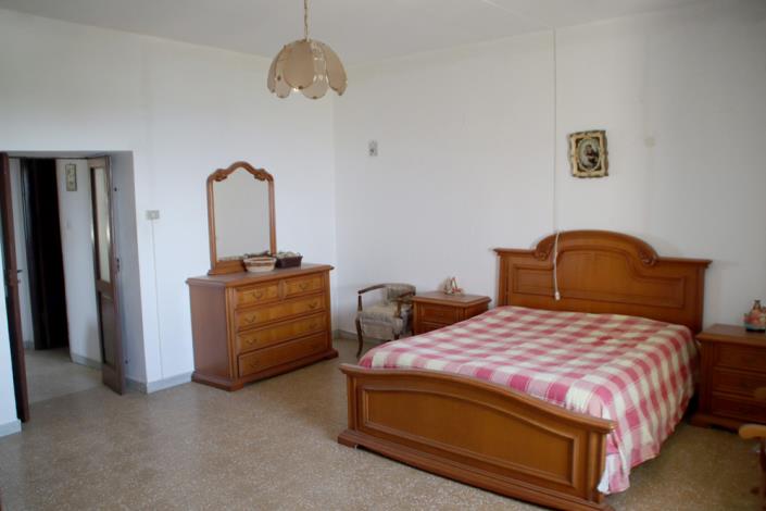 Image No.13-2 Bed Farmhouse for sale