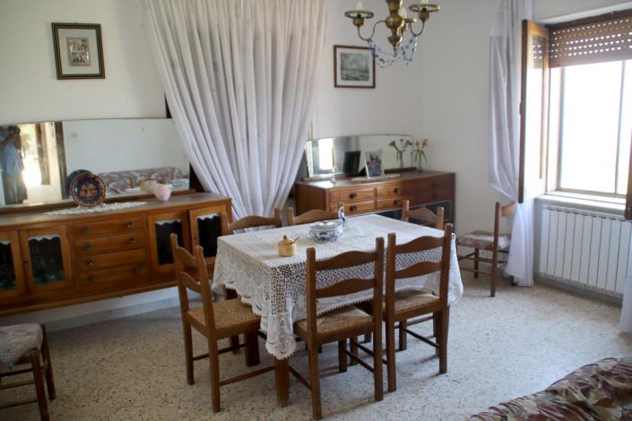 Image No.18-2 Bed Farmhouse for sale