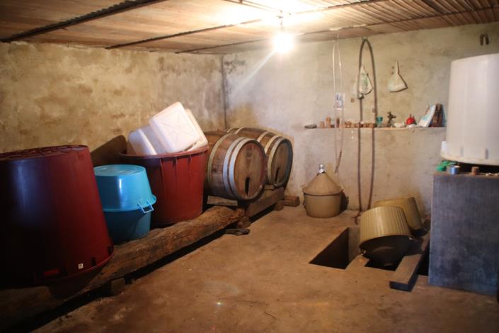 Image No.19-2 Bed Farmhouse for sale