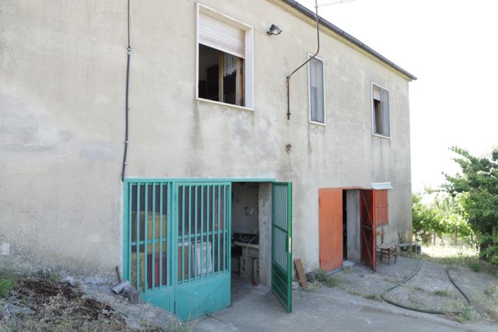 Image No.6-2 Bed Farmhouse for sale