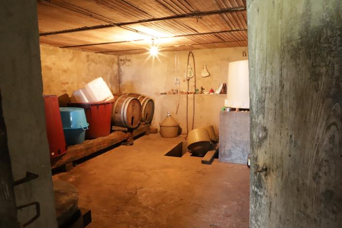 Image No.25-2 Bed Farmhouse for sale