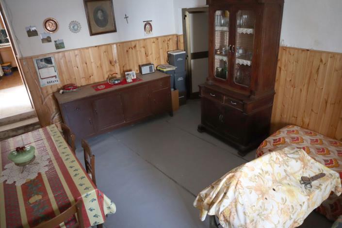 Image No.14-4 Bed Townhouse for sale