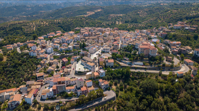 Image No.20-2 Bed Townhouse for sale