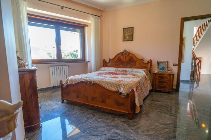 Image No.5-6 Bed Villa for sale