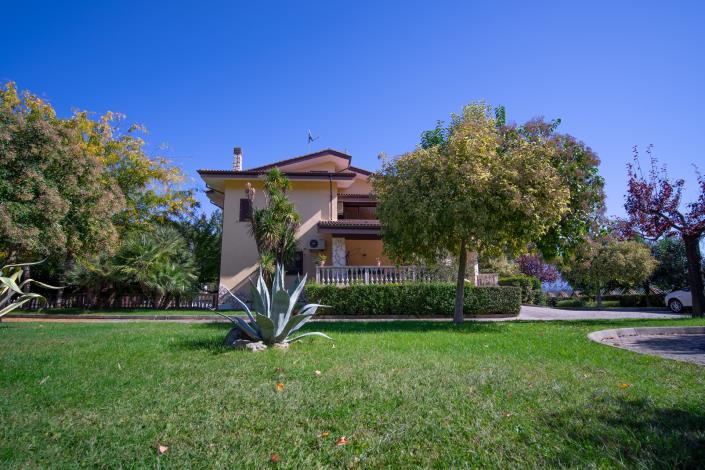 Image No.3-5 Bed Villa for sale