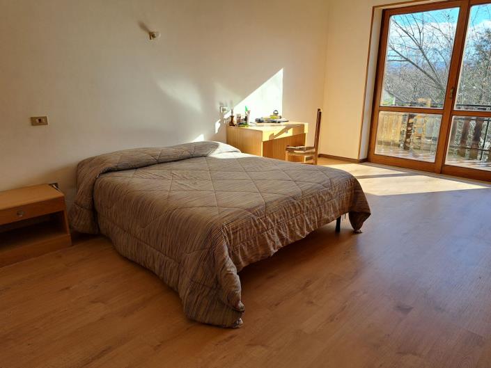 Image No.12-6 Bed House for sale