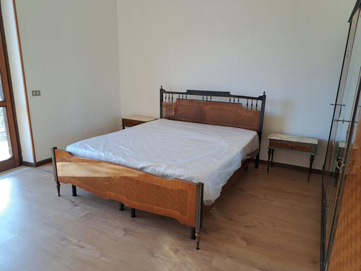 Image No.17-6 Bed House for sale