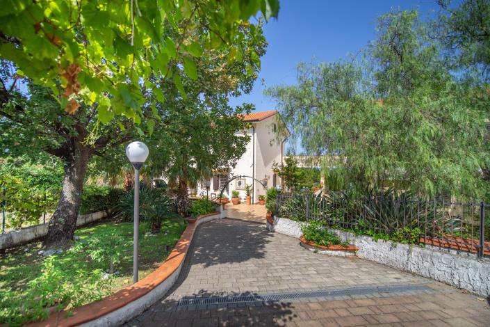 Image No.12-4 Bed Villa for sale