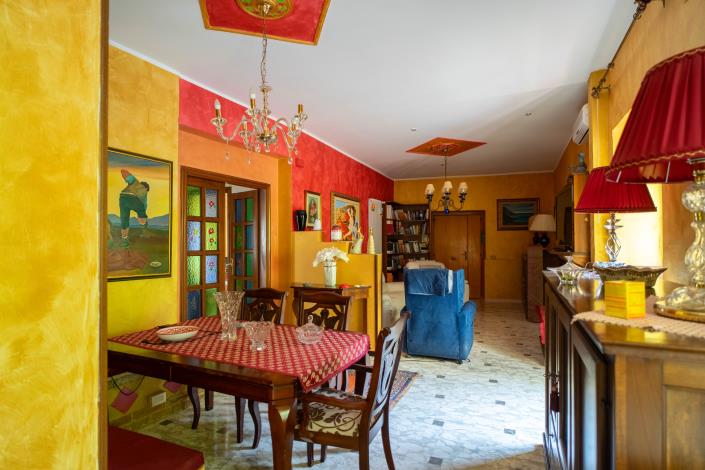 Image No.5-2 Bed Townhouse for sale