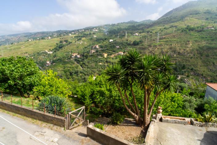 Image No.9-2 Bed Townhouse for sale