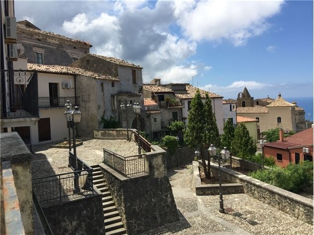 Image No.14-3 Bed Townhouse for sale