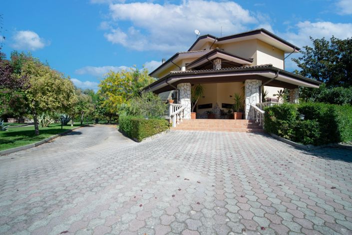 Image No.11-5 Bed Villa for sale