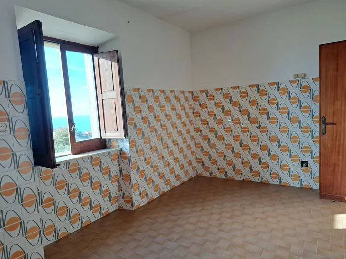 Image No.16-4 Bed Farmhouse for sale