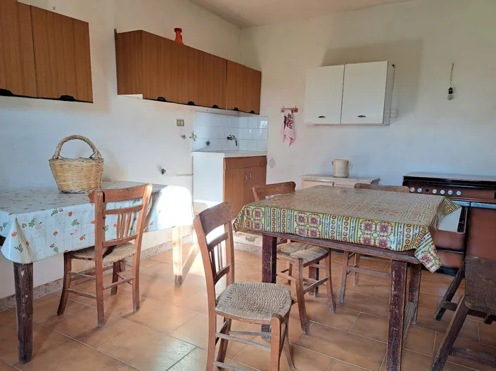 Image No.2-4 Bed Farmhouse for sale