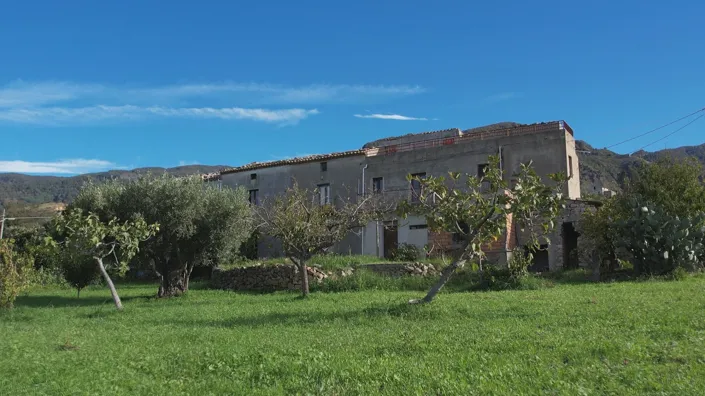 Image No.39-4 Bed Farmhouse for sale