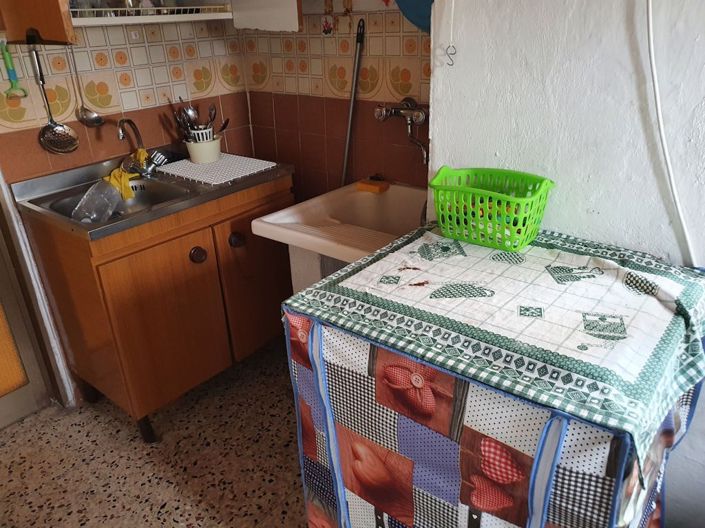 Image No.10-1 Bed Property for sale