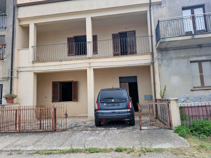 Image No.10-2 Bed House for sale