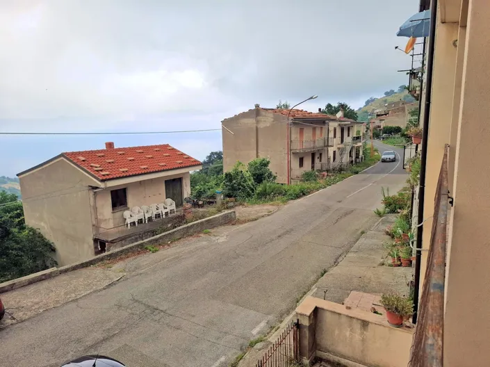 Image No.18-2 Bed House for sale