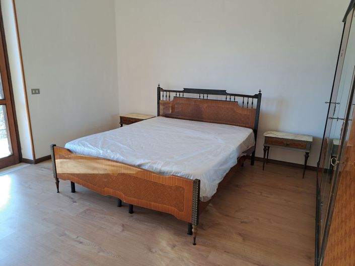 Image No.11-6 Bed House for sale