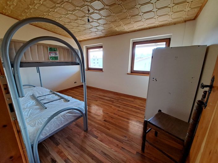 Image No.19-6 Bed House for sale