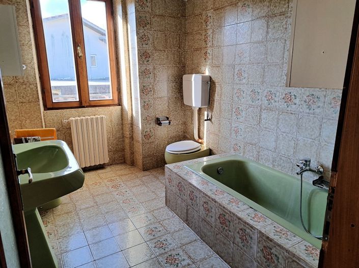 Image No.5-6 Bed House for sale