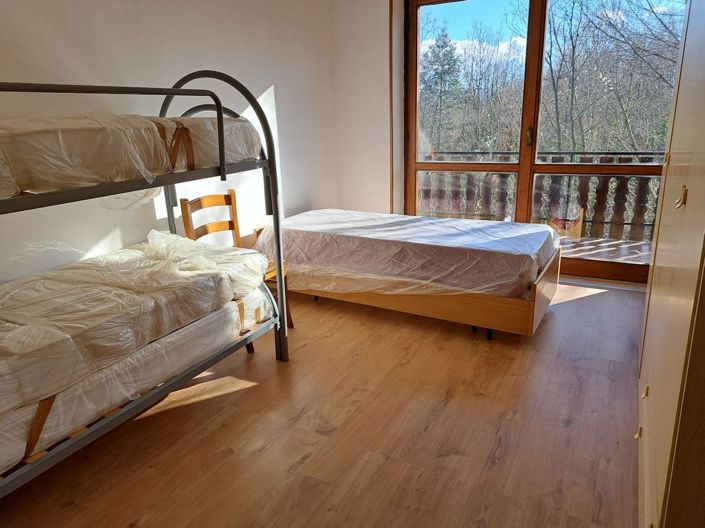 Image No.9-6 Bed House for sale