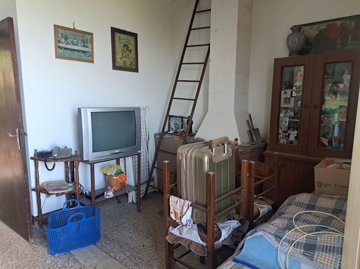 Image No.12-2 Bed Farmhouse for sale