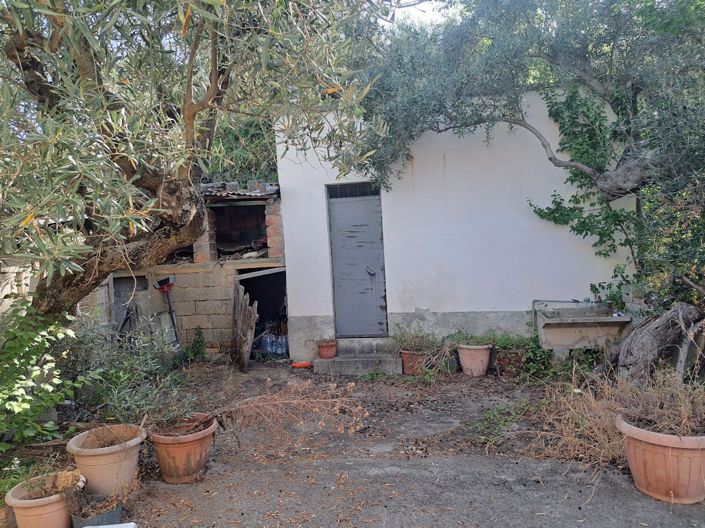 Image No.21-2 Bed Farmhouse for sale