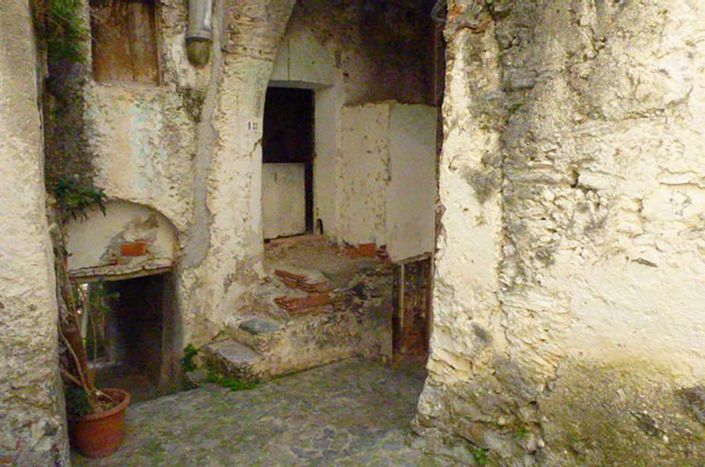 Image No.10-1 Bed Property for sale